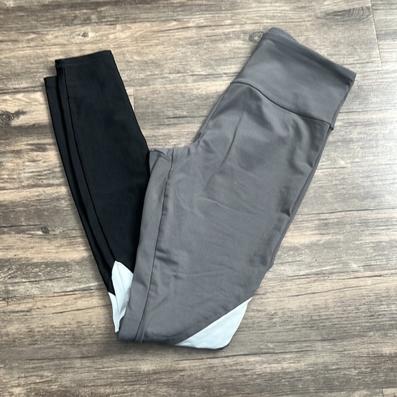 Forever 21 Workout Leggings - Picture 4 of 5